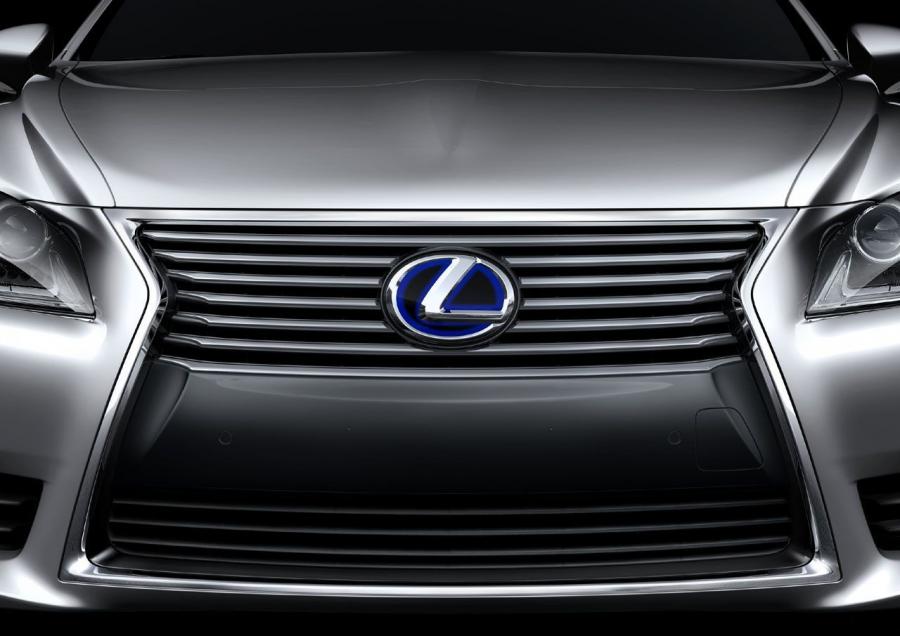  Lexus LS600h F-Sport 2013 года  (фото 9 из 13)
